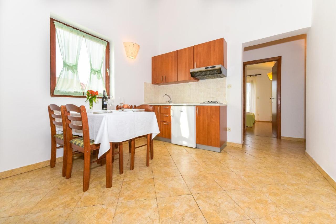 Apartments Adria Biograd Na Moru Buitenkant foto